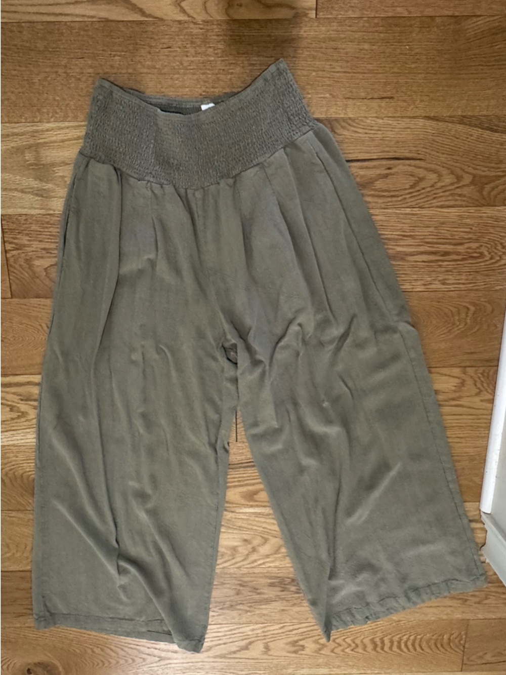 Women’s large linen palazzo pants in olive green - Picture 2 of 5